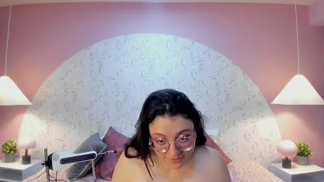 Angelie_Rosebrm webcam