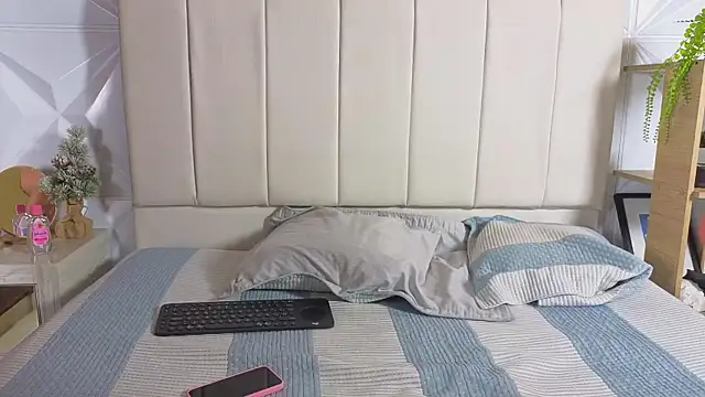 Emily_and_Sebastiannn webcam