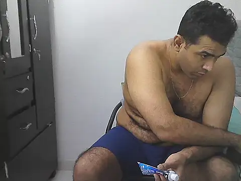 AlphaLatinoBear webcam