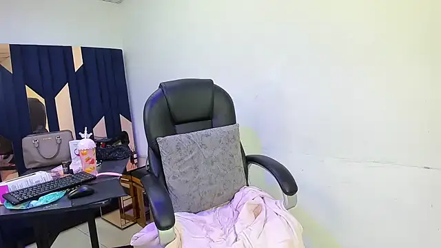 Aisha_hotts777 webcam