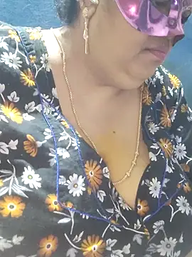 tamilthanushri webcam