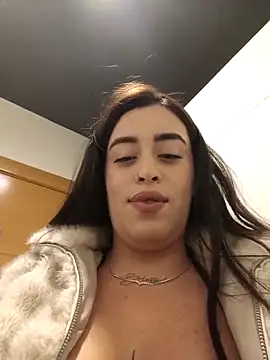 MissNyraSecret webcam