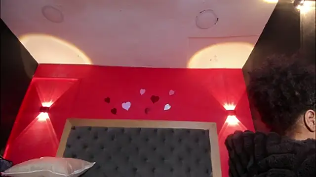 yayahilton - YayaHilton's free webcam - UK Sex Cams