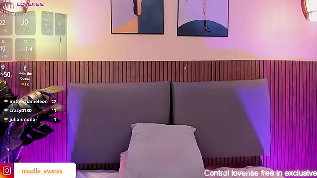 NicolleeEvanss webcam