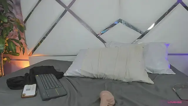 JeremySanders1_ webcam