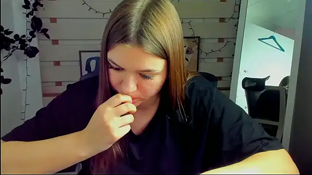 Josephine_Kiss webcam