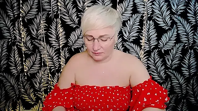 Olivia_playful webcam