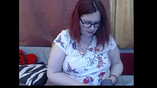 PlayfullMature webcam