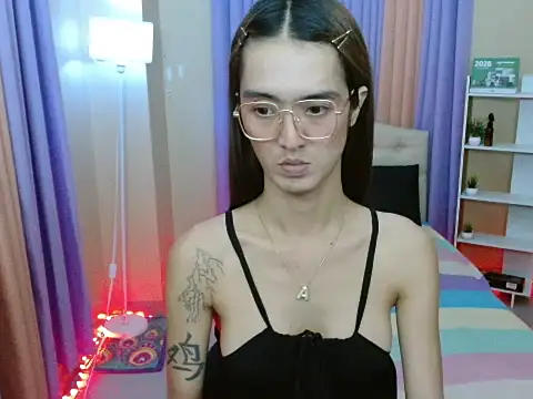 XxTsUncutAskaxX webcam
