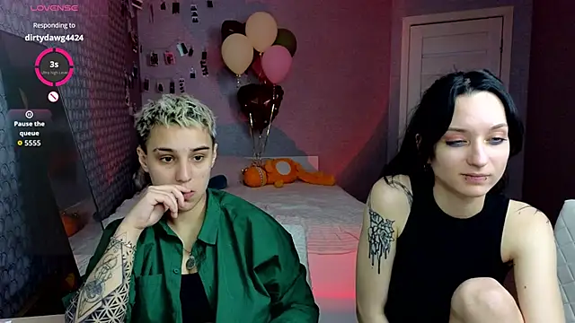 LuxuryLoverss webcam