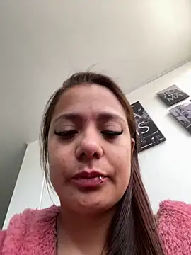 Webcam Model (Pretty__Milf)  is live.Free join now!