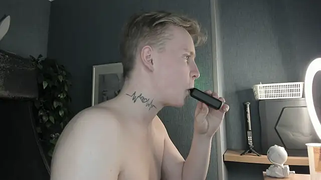 AlexxSweet webcam