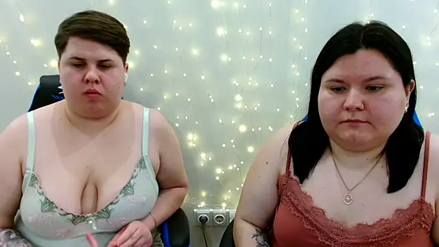 BeckyAndHellen webcam