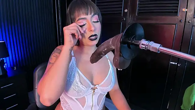 MiiaaMoonroee webcam