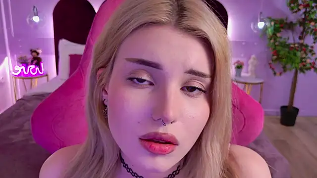 ScarletBlackwood webcam