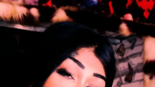 indian_dreamgirl webcam