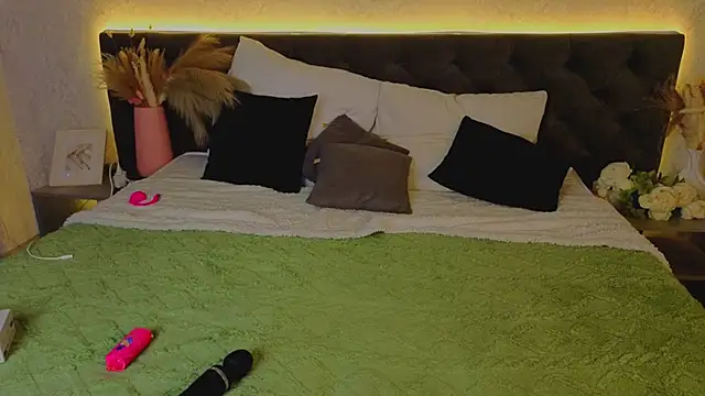 Golden__Whisper live sex cam