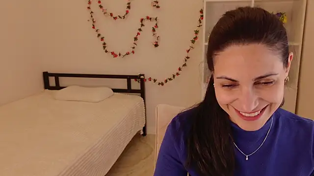 LovelyBeatrice webcam