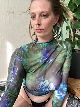 MenaDreadfull webcam