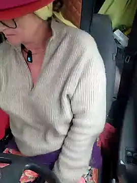 Webcam Model (Hot-Muci)  is live.Free join now!