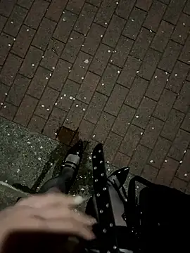 mioyokarico (T young) - 脱一件-take one off-一枚脱いで