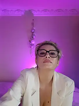 Webcam Model (LunaBlaise)  is live.Free join now!