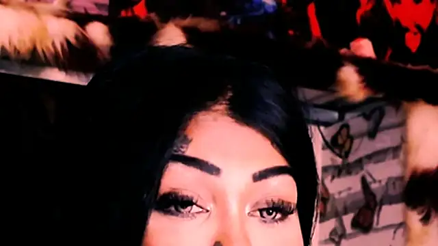 indian_dreamgirl webcam