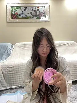 美女laowumeimei在线直播