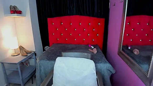 ScarletBigTitties webcam