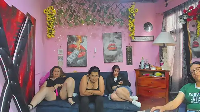 lesbiancuple Live Webcam on Stripchat