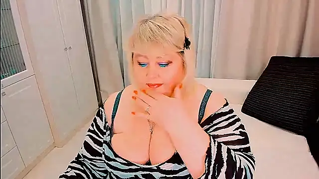 BIGTITSBBW webcam