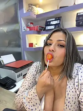 isabella_horney_ Live Webcam on Stripchat