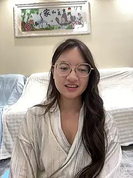 美女laowumeimei在线直播