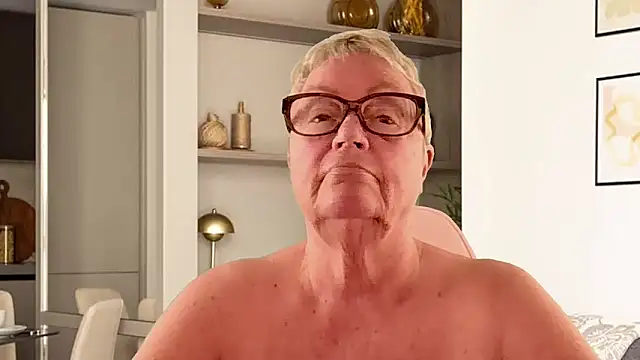 Mystery-Grandmother webcam