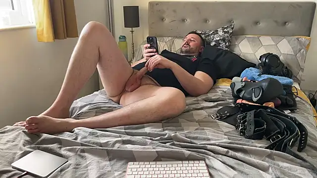 Large_gay_rubber webcam