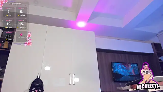 nicolette_tay's live cam