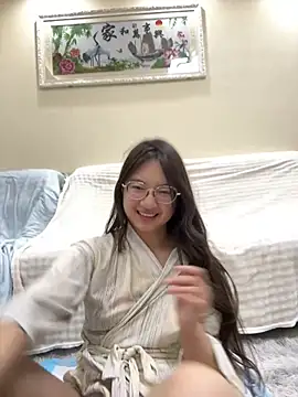 美女laowumeimei在线直播