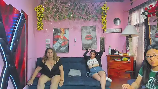 lesbiancuple (G young) - Twerking all girl naked ass
