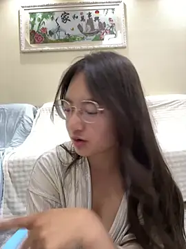 美女laowumeimei在线直播