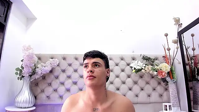 BenitoSaenz live sex cam