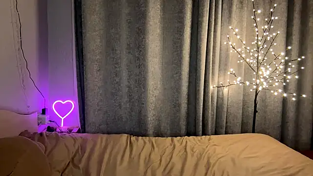 Marry_Sornatiko webcam