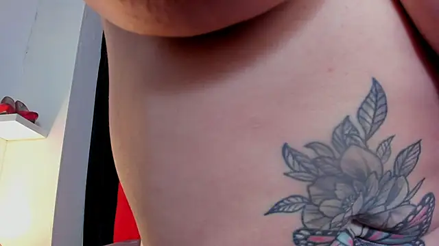 ScarletBigTitties webcam