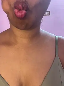 tamil_Aarathi webcam