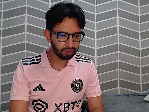 thomass1018 - Thomass1018's free webcam - UK Sex Cams