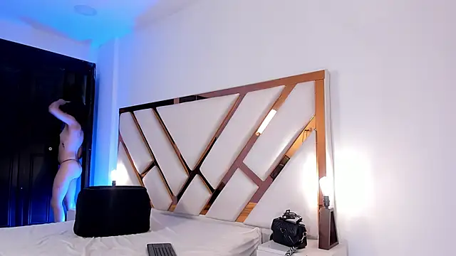 aron_cruz - Aron_cruz's free webcam - UK Sex Cams