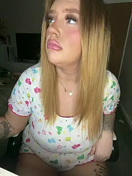 CurvyGirlMyla webcam