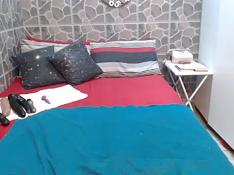 THREEHOLESPLEASURE99 webcam