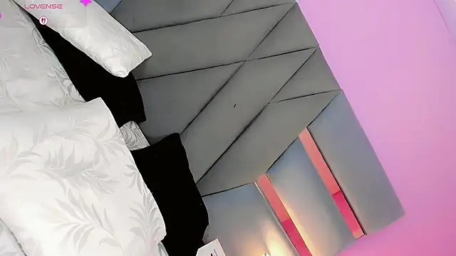 Kisses_Sophia webcam