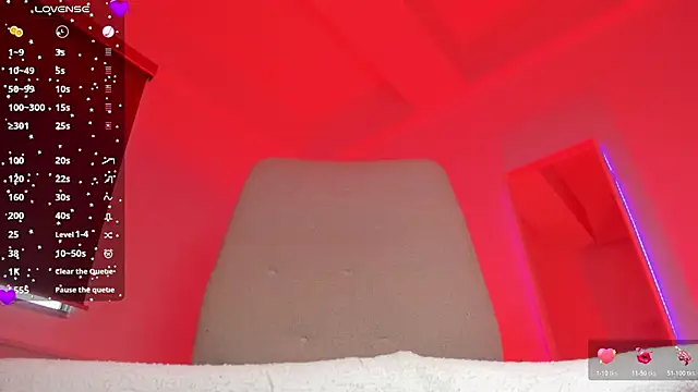 laura-hills18 webcam