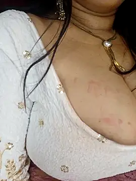 Webcam Model (Aarna111) is live